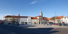 Rathausplatz Herzogenburg | NÖ | Zentraler Platz